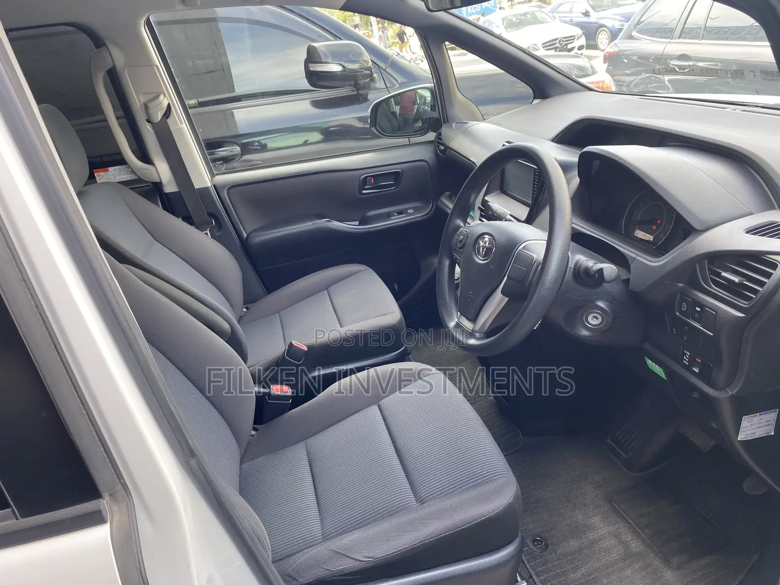 Toyota Voxy 2018 White