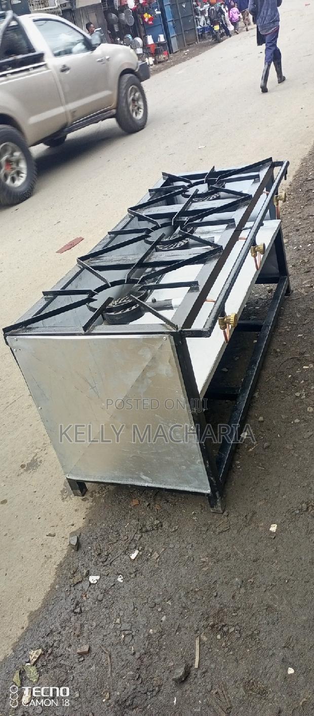 Closed Three Burner Gas Grill Jikos
