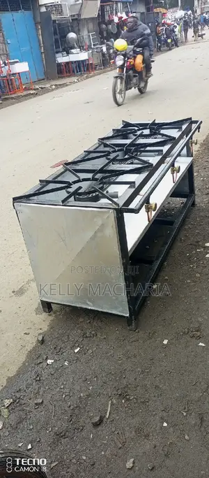 Closed Three Burner Gas Grill Jikos