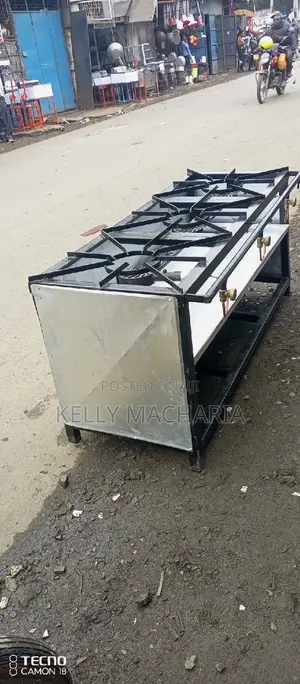 Closed Three Burner Gas Grill Jikos