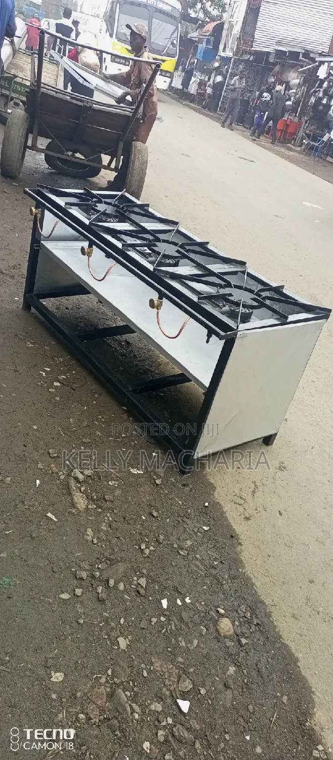 Closed Three Burner Gas Grill Jikos