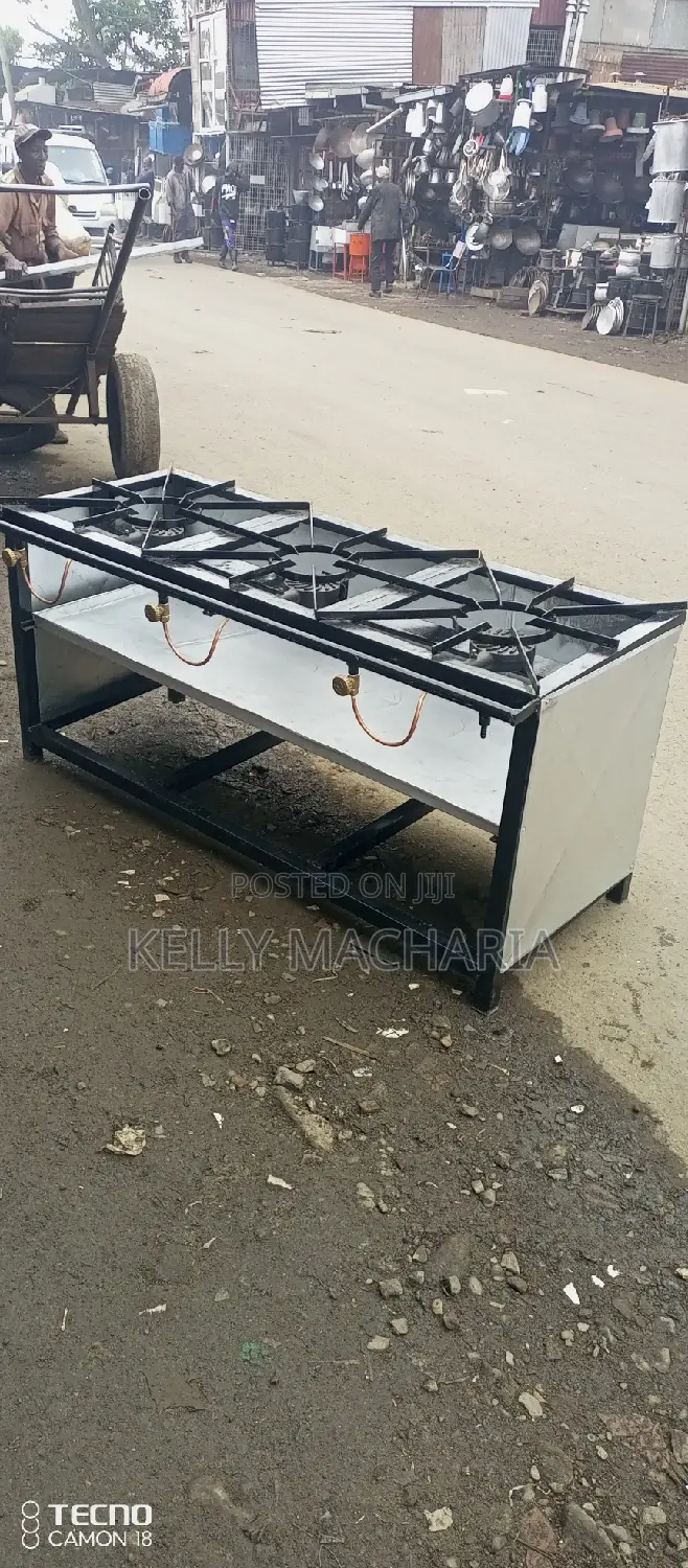 Closed Three Burner Gas Grill Jikos