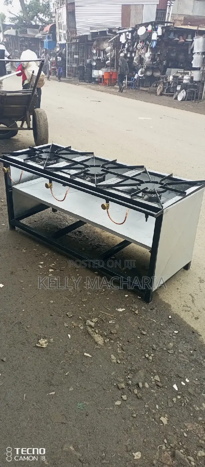 Closed Three Burner Gas Grill Jikos