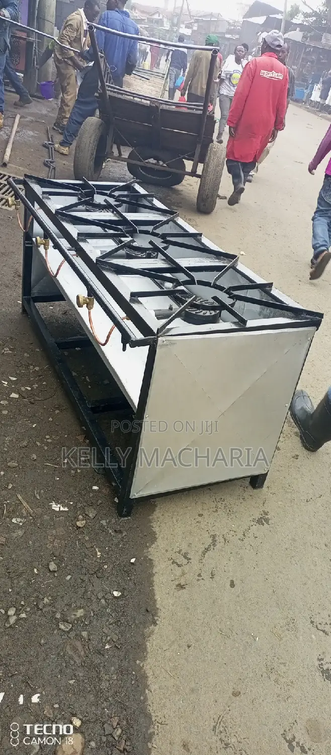 Closed Three Burner Gas Grill Jikos