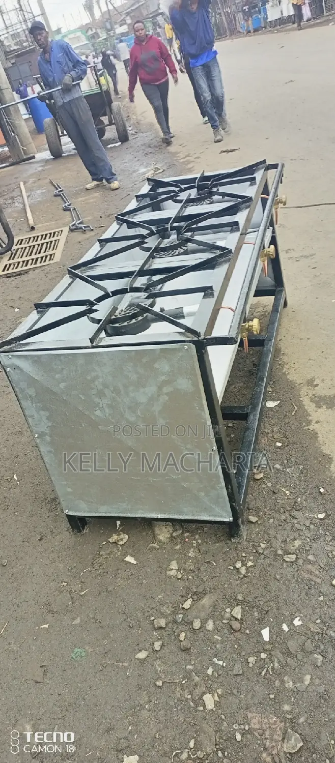 Closed Three Burner Gas Grill Jikos