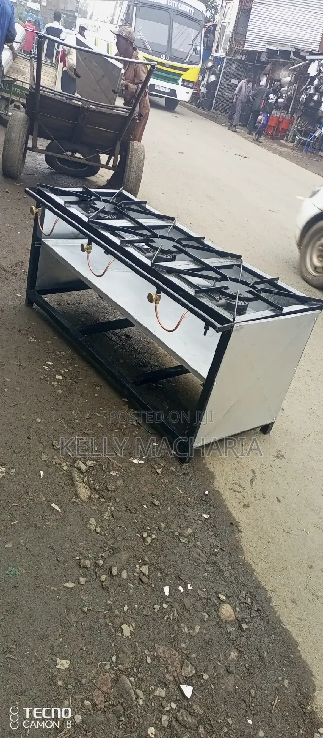 Closed Three Burner Gas Grill Jikos