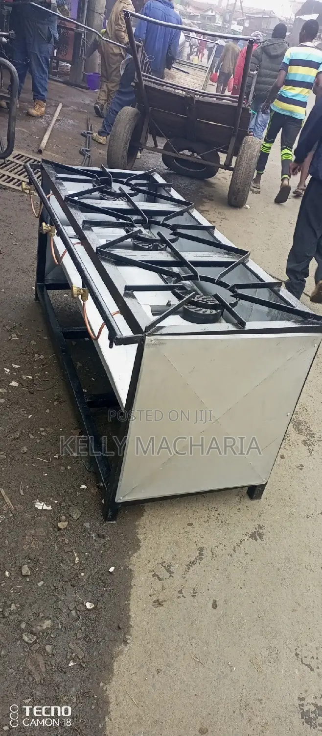 Closed Three Burner Gas Grill Jikos