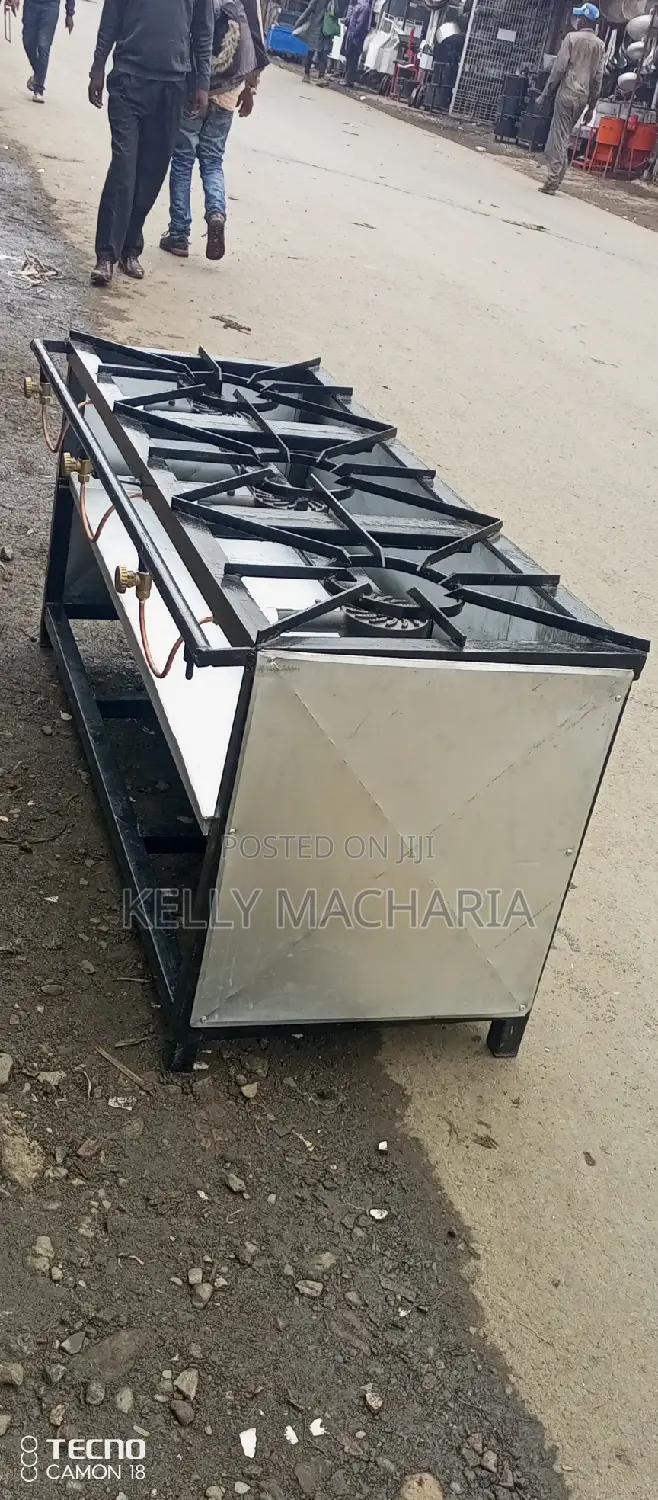 Closed Three Burner Gas Grill Jikos