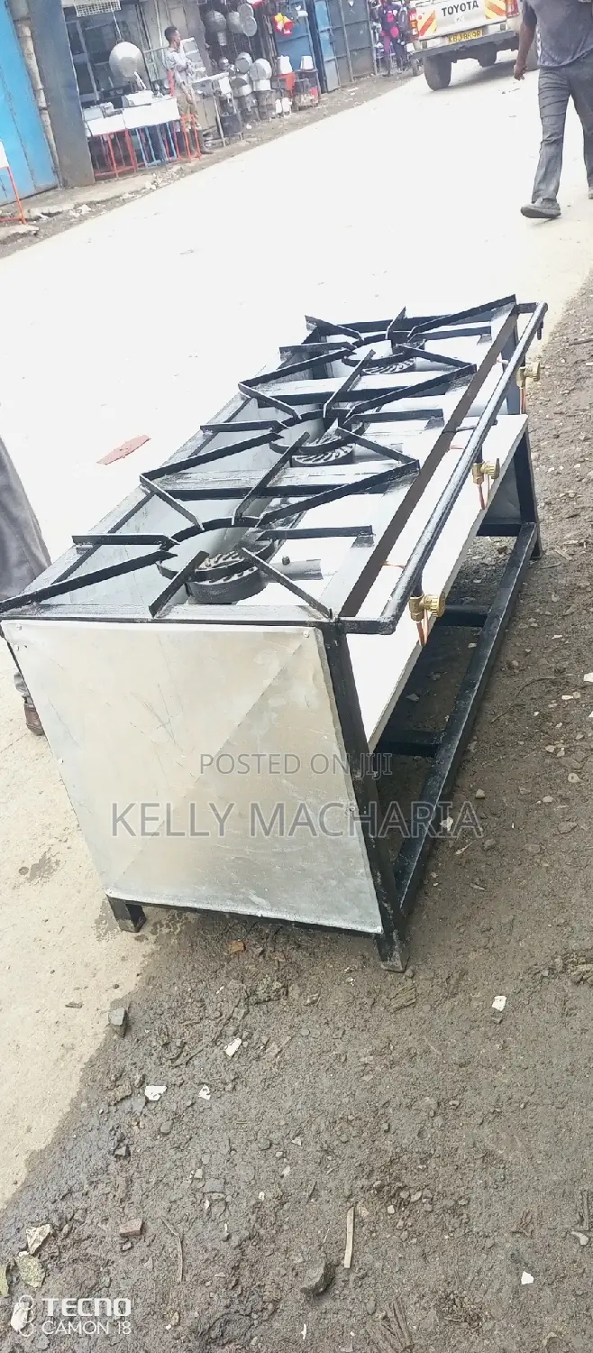 Closed Three Burner Gas Grill Jikos