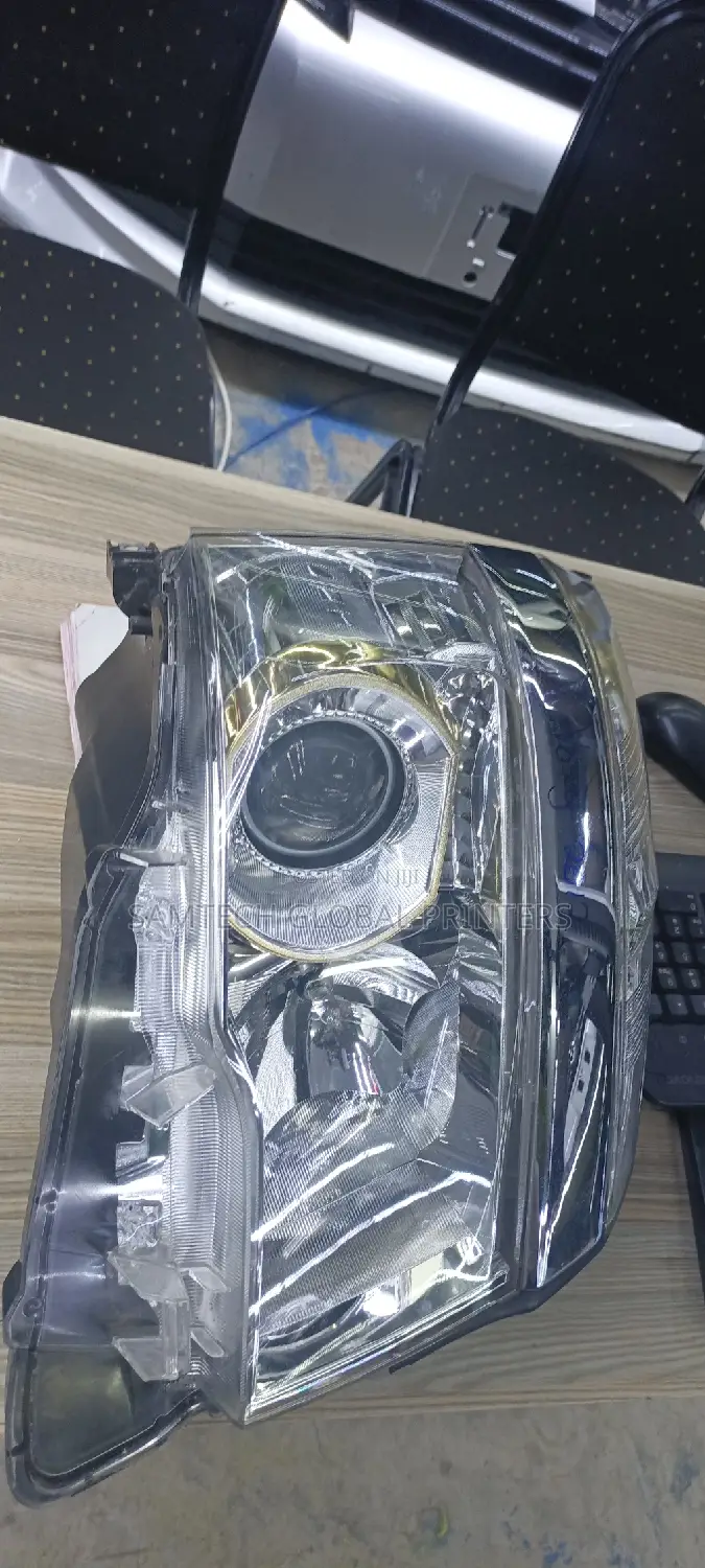 Headlight Voxy 2012