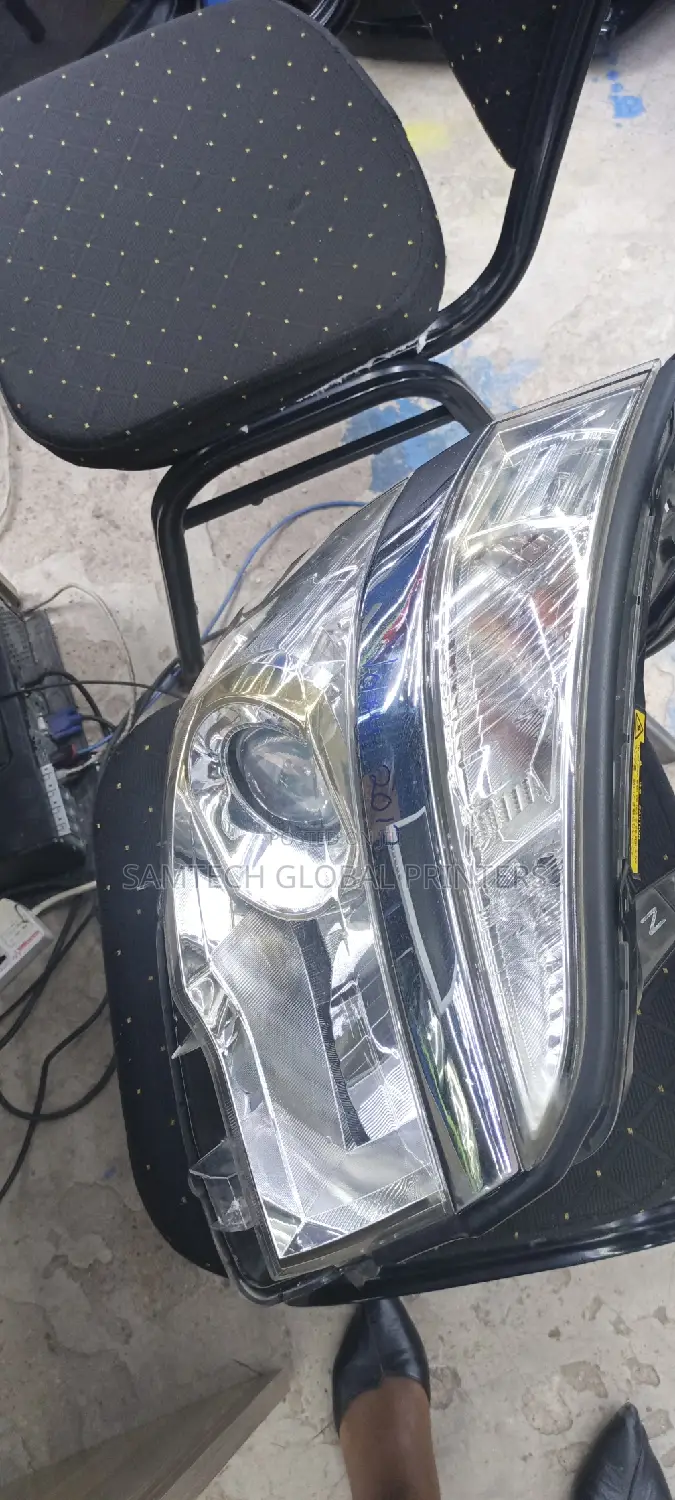 Unique Voxy 2012 Headlight