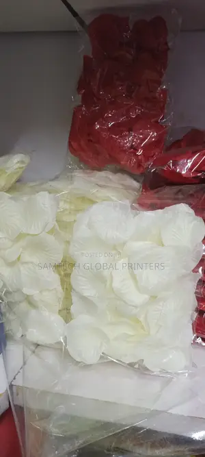 Romantic Artifical Bed Petals