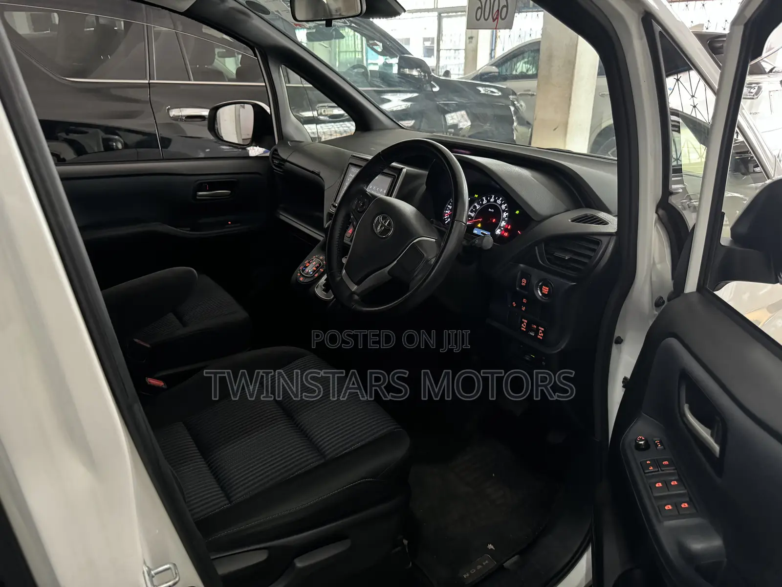 Toyota Noah 2.0 FWD (8 Seater) 2017 White