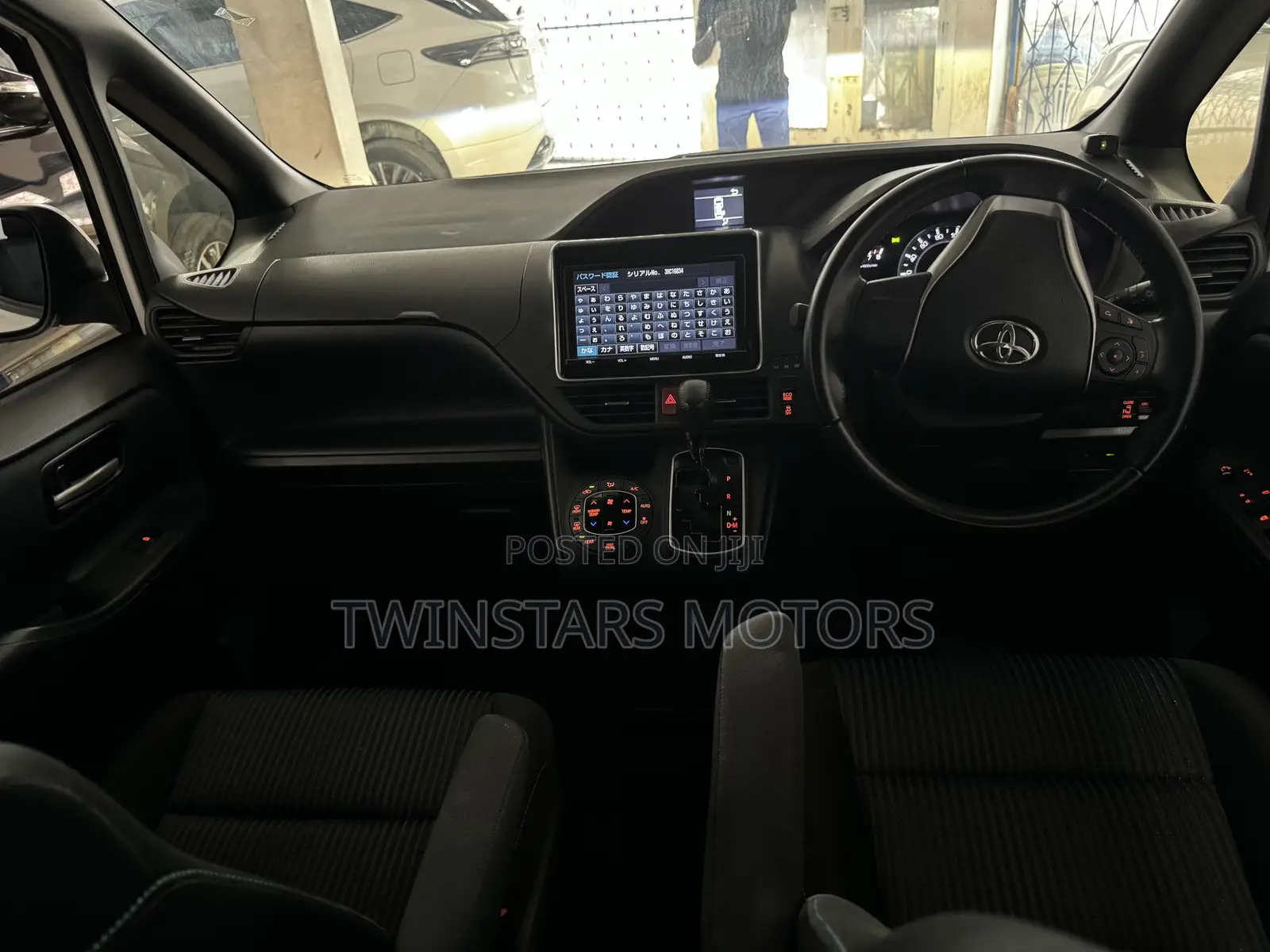 Toyota Noah 2.0 FWD (8 Seater) 2017 White