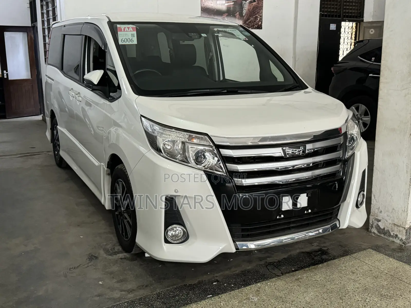 Toyota Noah 2.0 FWD (8 Seater) 2017 White