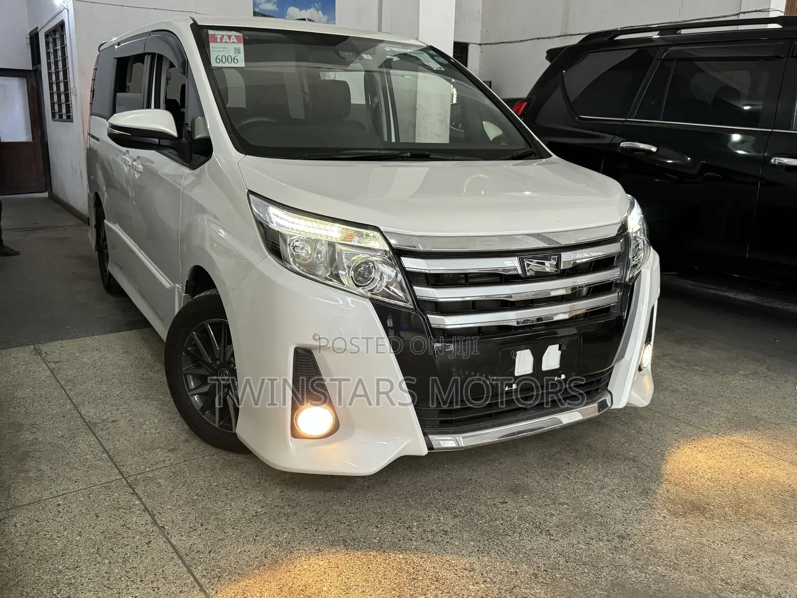 Toyota Noah 2.0 FWD (8 Seater) 2017 White