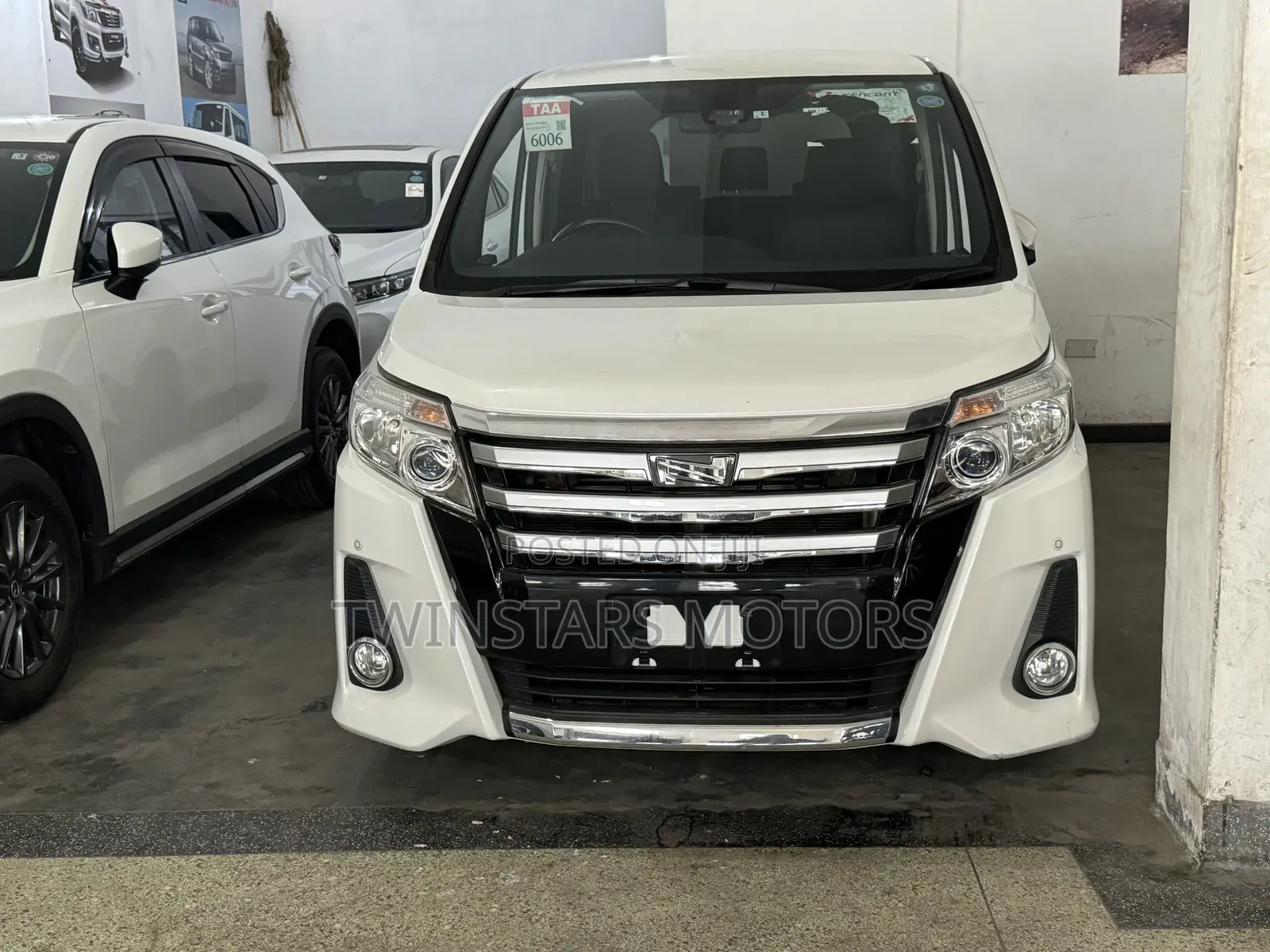 Toyota Noah 2.0 FWD (8 Seater) 2017 White