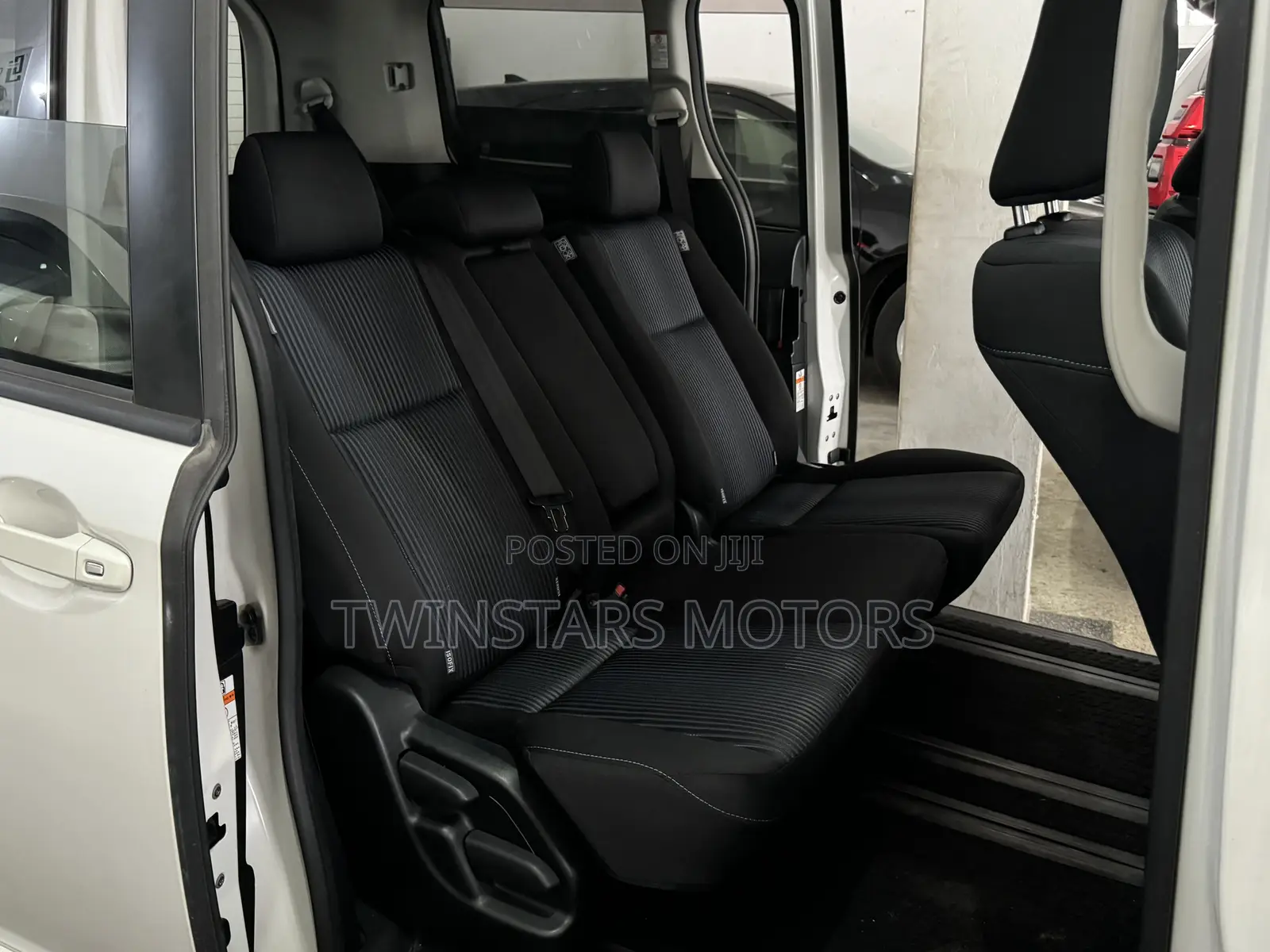 Toyota Noah 2.0 FWD (8 Seater) 2017 White