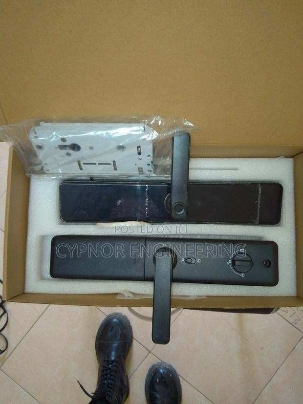 Smart Door Lock With Mobile App - main view