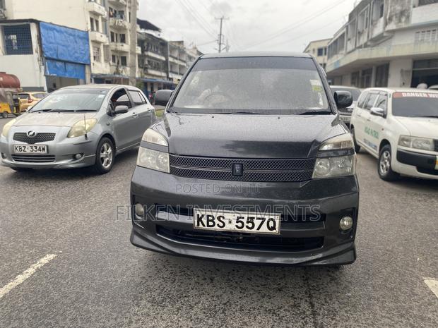Toyota Voxy 2005 Grey - thumbnail 2