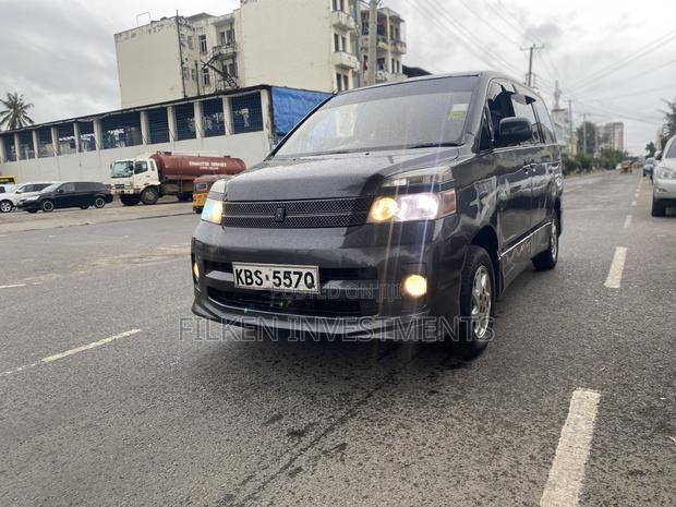 Toyota Voxy 2005 Grey