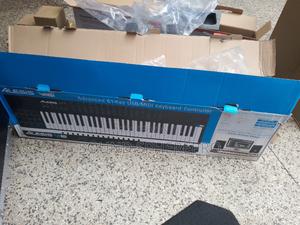 Alesis 61 Key Midi Keyboard Controller With Drumpad - thumbnail 2
