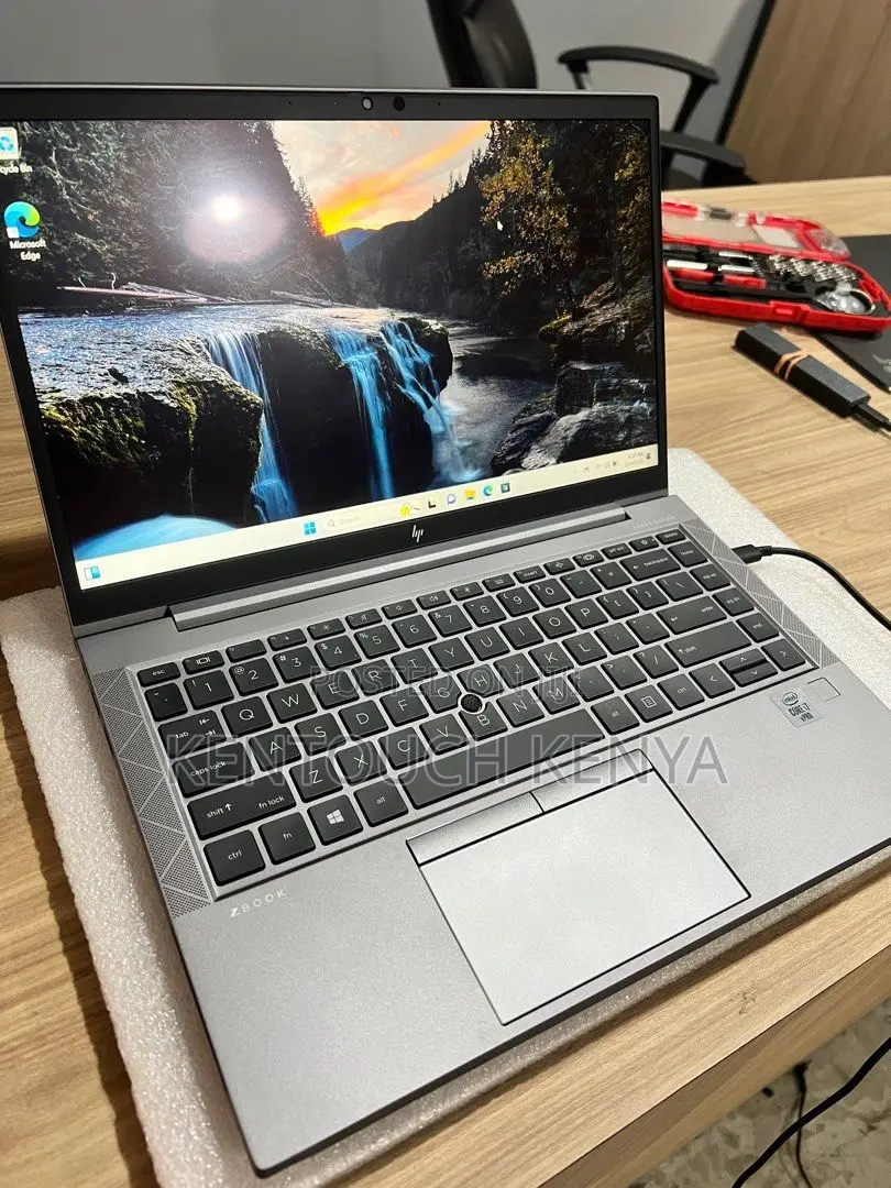 Laptop HP ZBook Firefly G8 16GB Intel Core I7 SSD 512GB