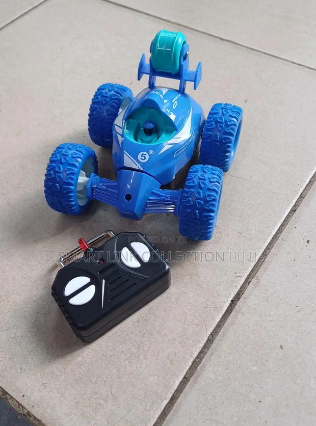 Blue Stunt Car