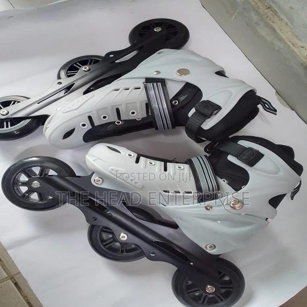 Maximum Speed White 3 Wheel Skates - thumbnail 3