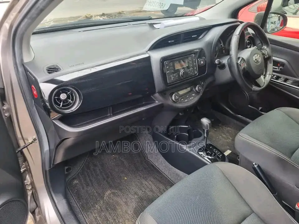 Toyota Vitz 1.5 FWD Hybrid 5dr 2017 Gold
