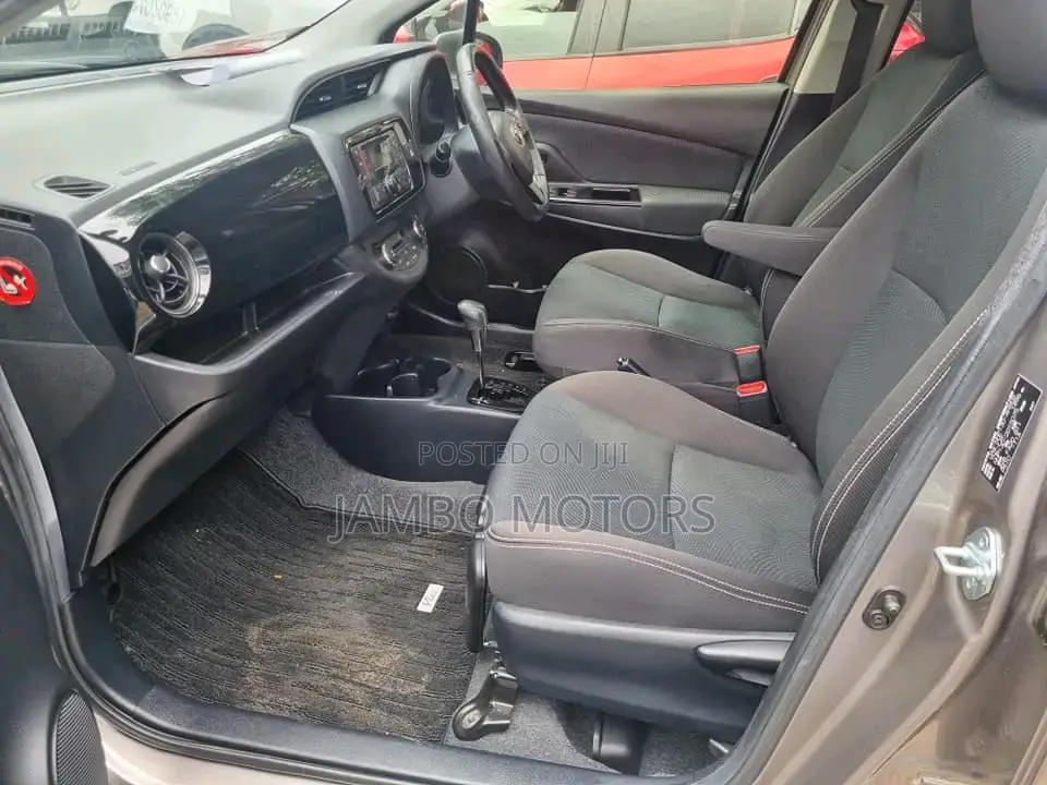 Toyota Vitz 1.5 FWD Hybrid 5dr 2017 Gold