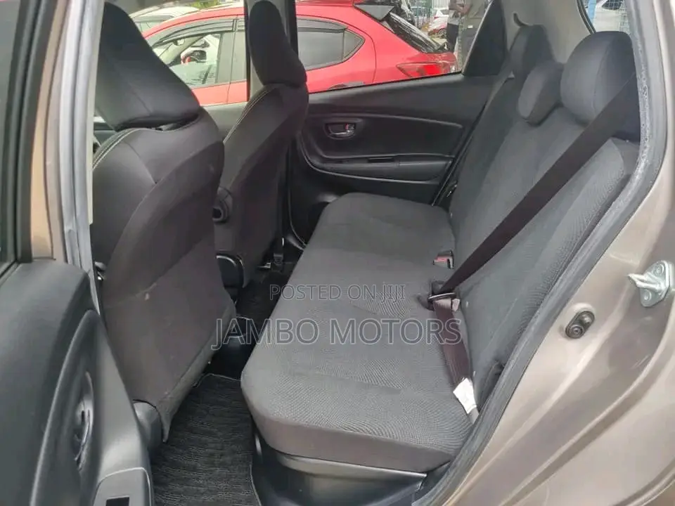 Toyota Vitz 1.5 FWD Hybrid 5dr 2017 Gold