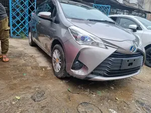 Toyota Vitz 1.5 FWD Hybrid 5dr 2017 Gold