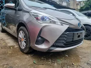 Toyota Vitz 1.5 FWD Hybrid 5dr 2017 Gold