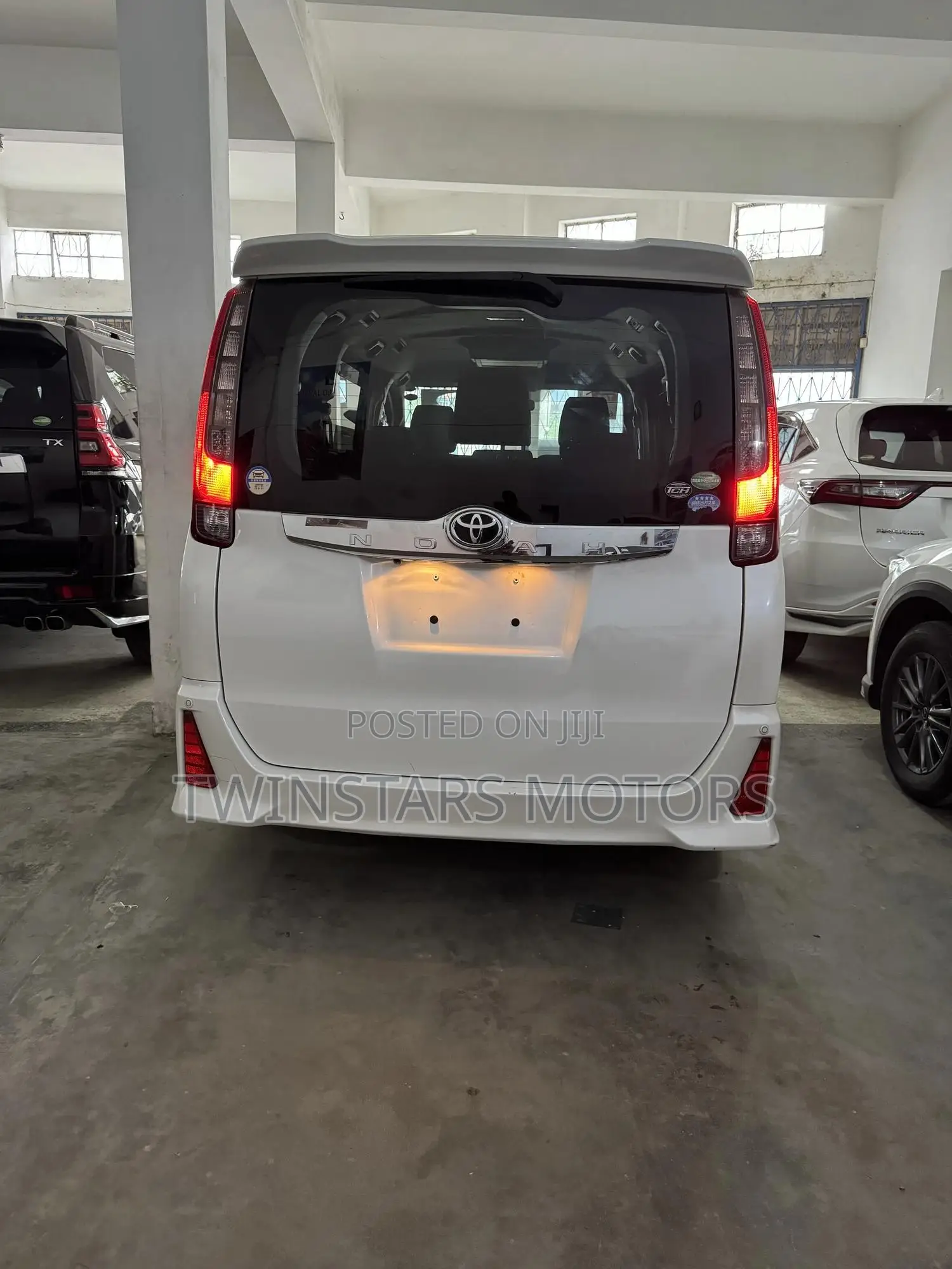Toyota Noah 2.0 FWD (8 Seater) 2017 White