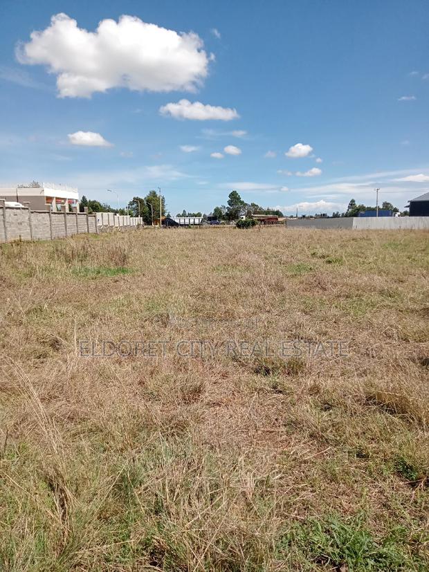 1/4 Plot Annex With Title Less Than 100metres From Tarmac