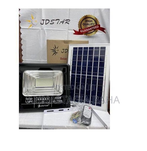 200W Dusk to Dawn Solar Security Floodlight - main view