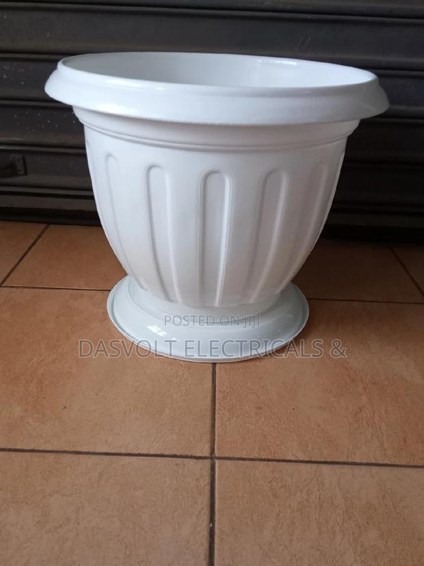 Hard Plastic Planters Flower Pots - main view