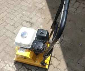 Plate Compactor Machine Honda Engine Available