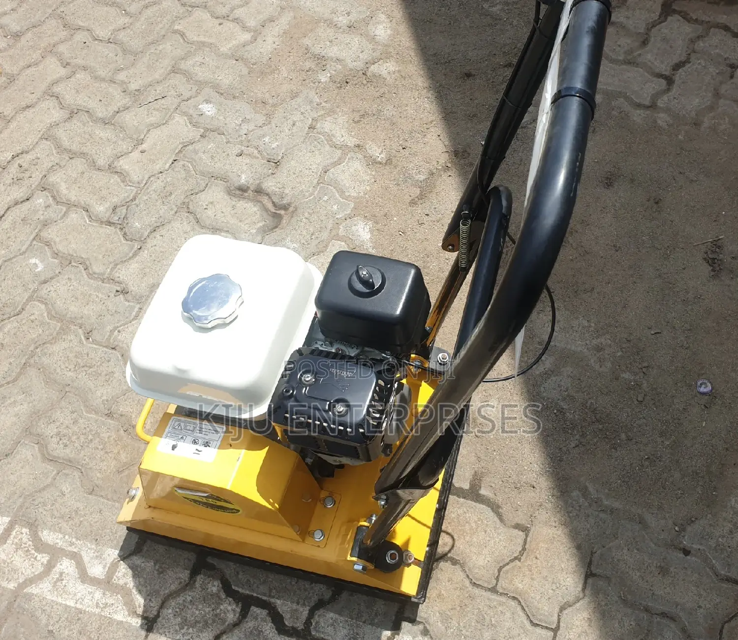 Plate Compactor Machine Honda Engine Available