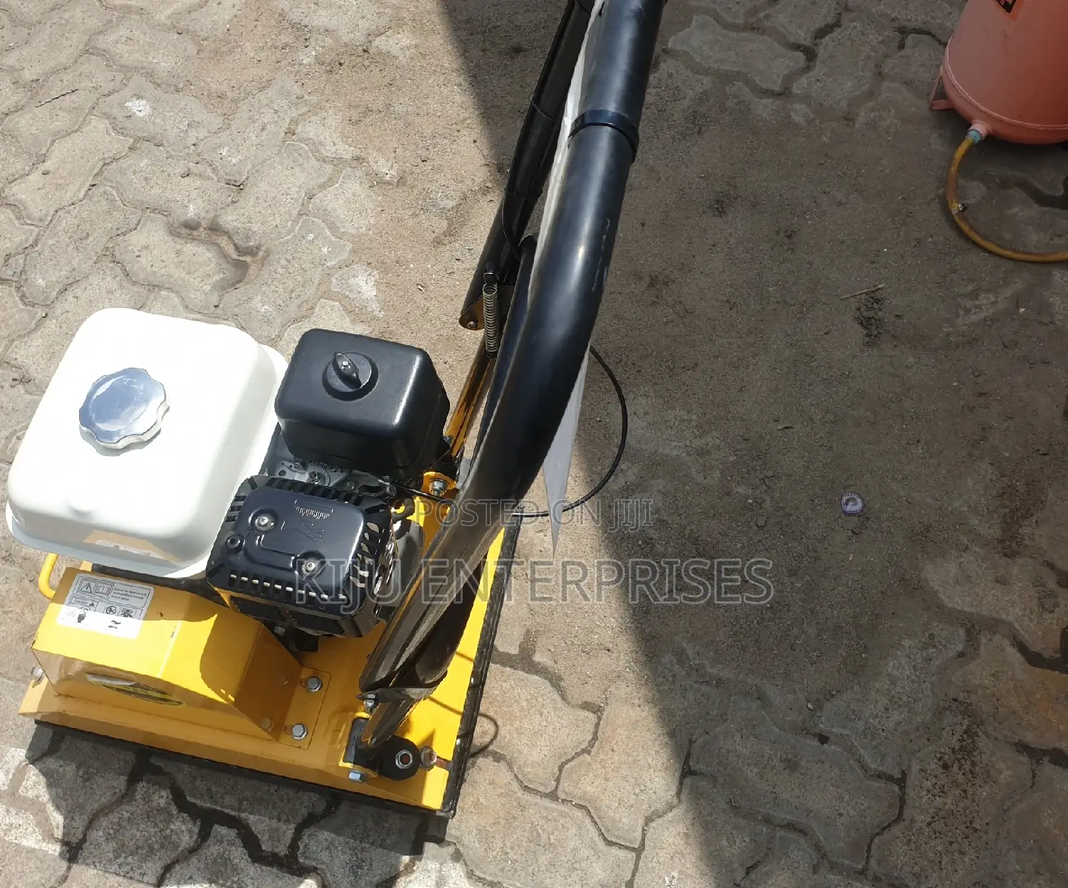 Plate Compactor Machine Honda Engine Available