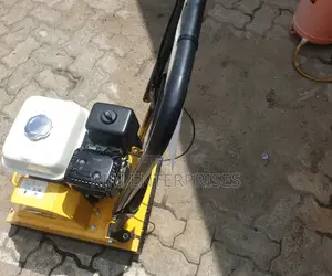Plate Compactor Machine Honda Engine Available