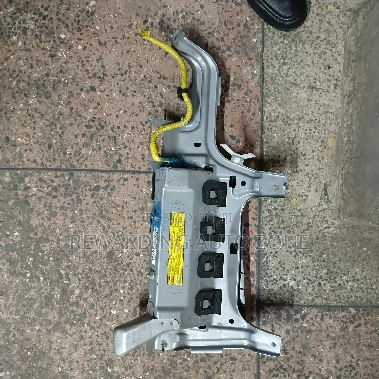 Harrier 240 Knee Airbag 2010.