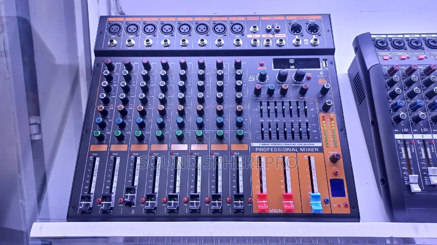CX 80 8 Channel Powered Speaker
