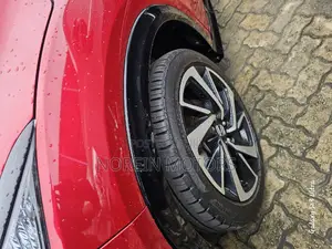 Honda Vezel 2017 Red
