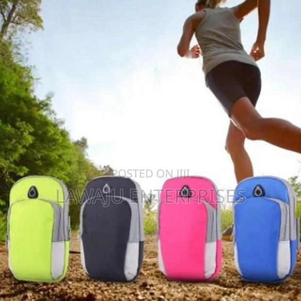 Waterproof Phone Armband - thumbnail 2