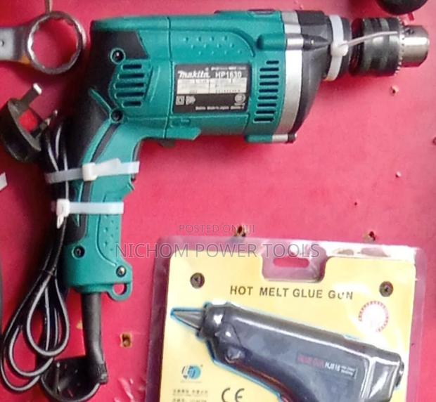 Powerful Makita 710w Hammer Drill - main view