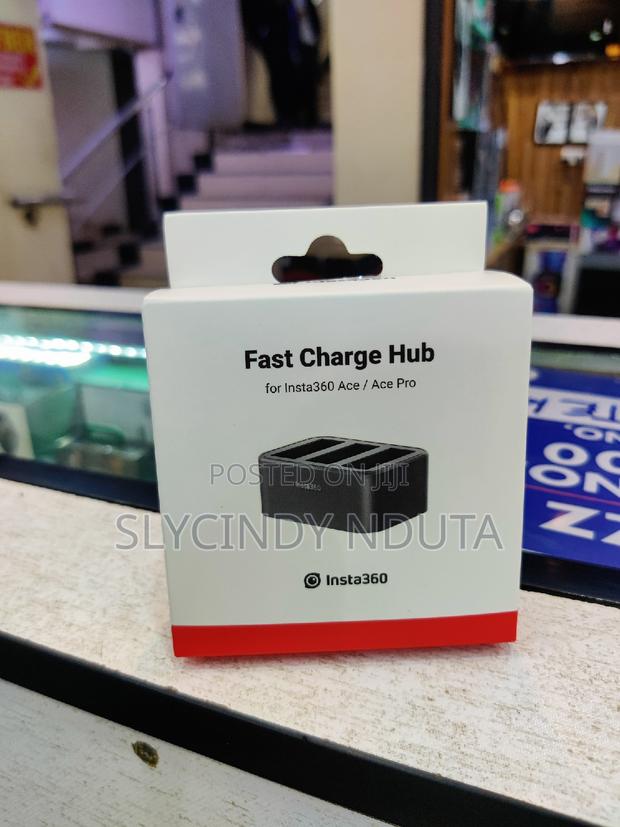 Insta 360 Fast Charge Hub - thumbnail 2