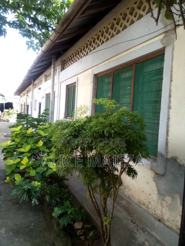 10bdrm House in Bamburi, Kiembeni for sale