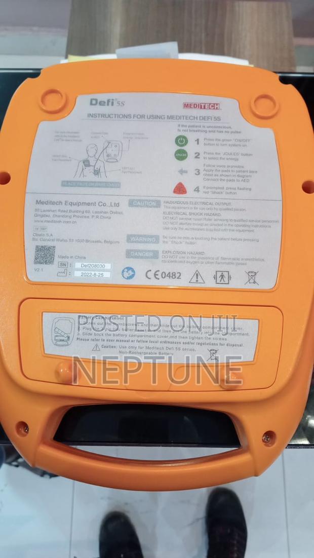 AED Defibrillator Machine - main view